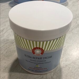 First Aid Beauty Ultra Repair Cream - White
